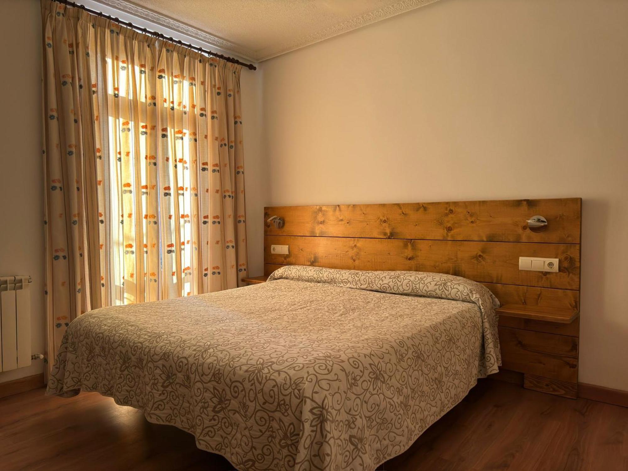 Hostal Aribel Longinos Cercedilla Exterior foto