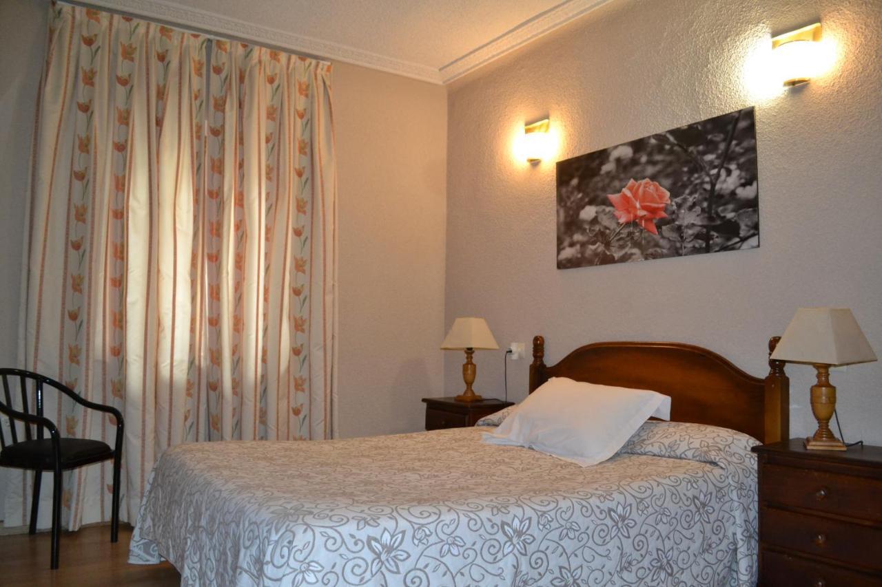 Hostal Aribel Longinos Cercedilla Exterior foto